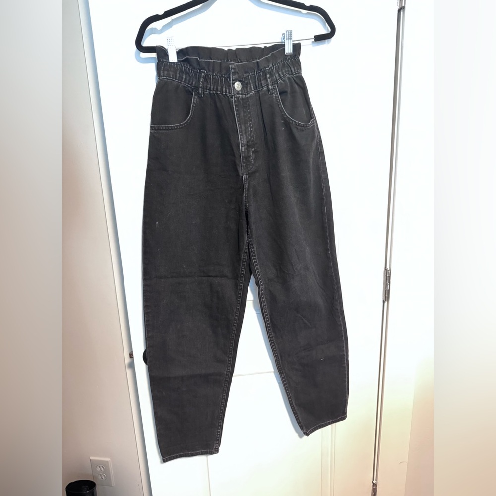 Zara Black Relaxed Jeans with Modern Fit